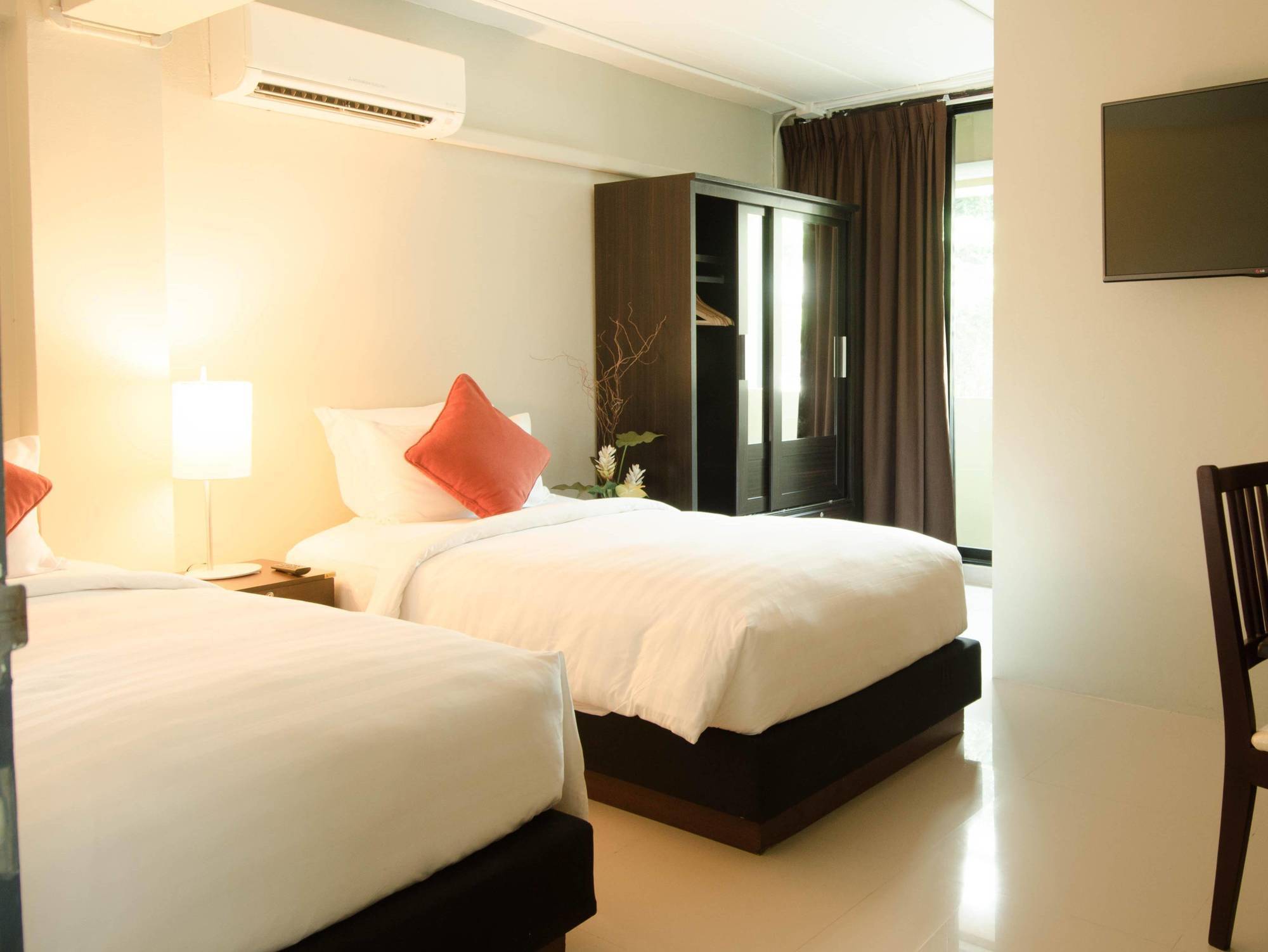 Annex Lumpini Bangkok Hotel Bagian luar foto